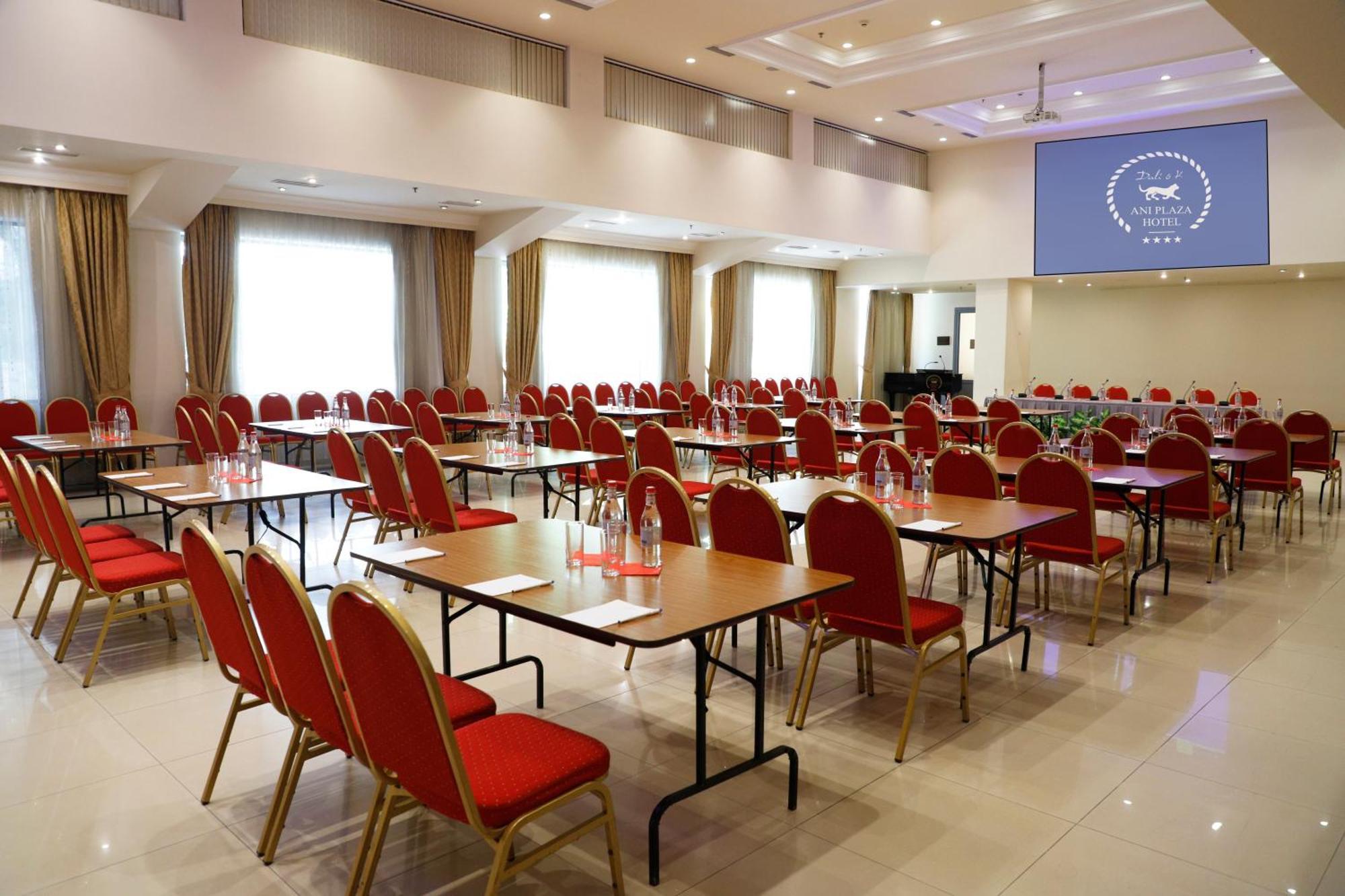 Ani Plaza Hotel Yerevan Ngoại thất bức ảnh