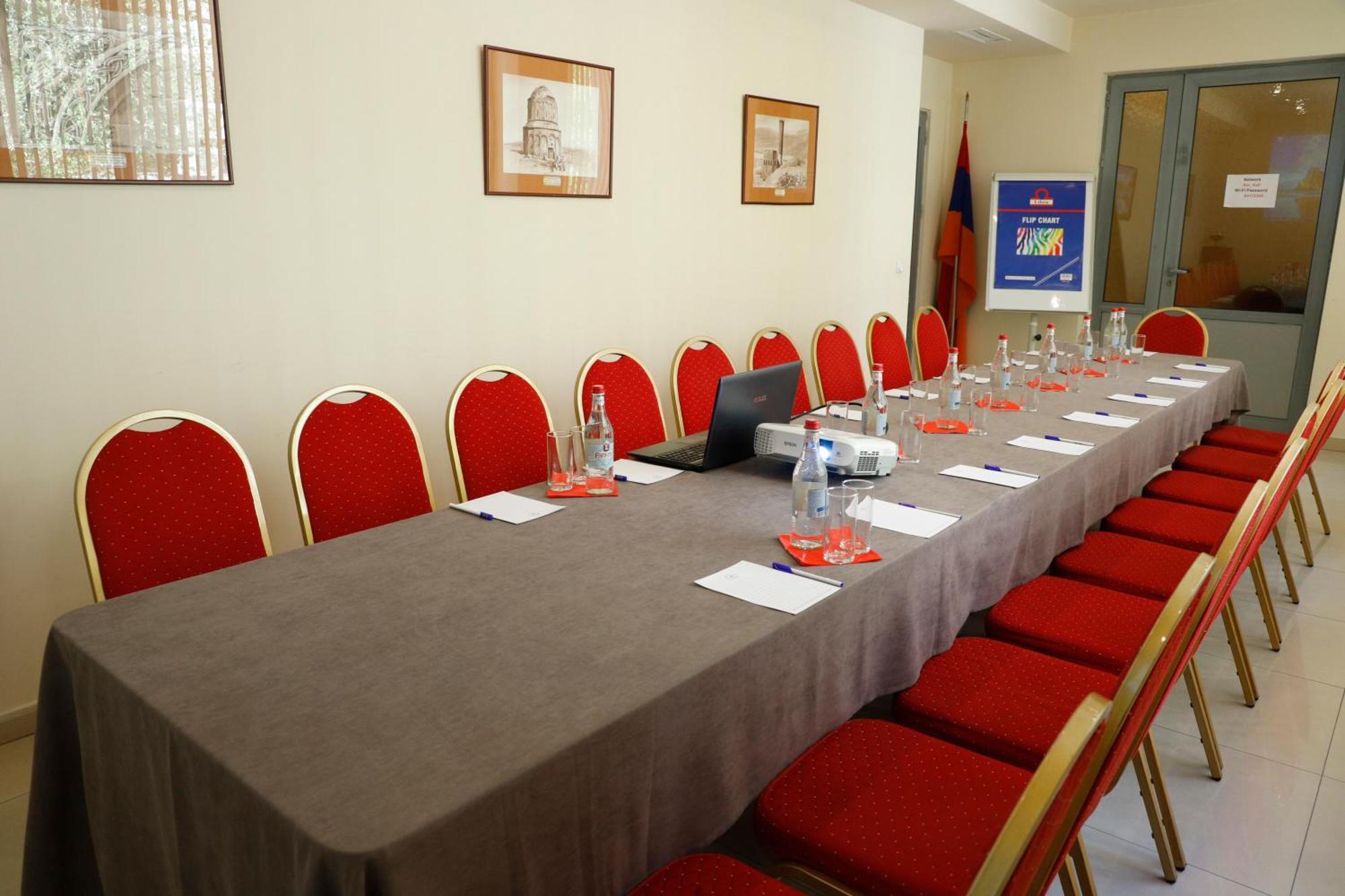 Ani Plaza Hotel Yerevan Ngoại thất bức ảnh