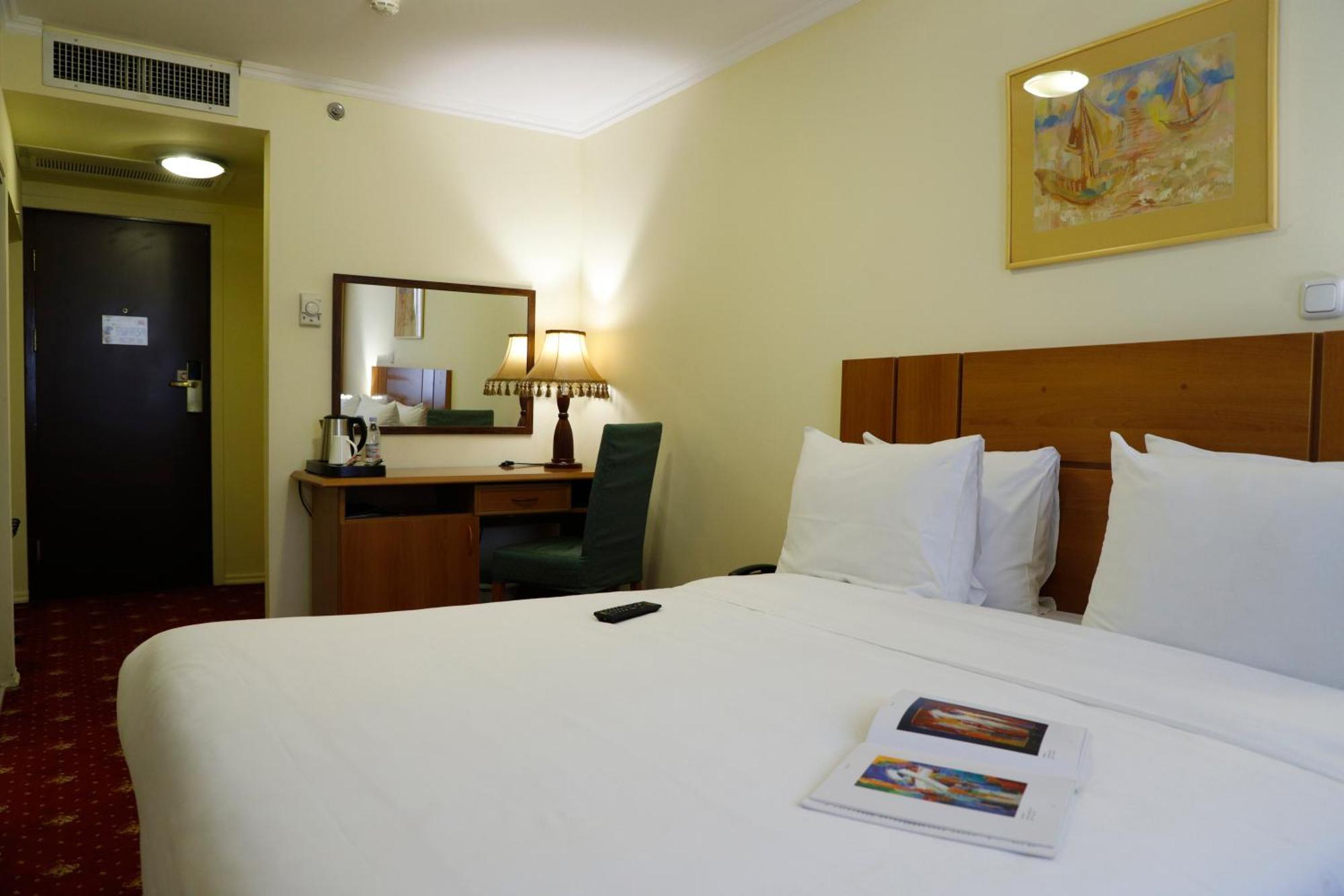 Ani Plaza Hotel Yerevan Ngoại thất bức ảnh