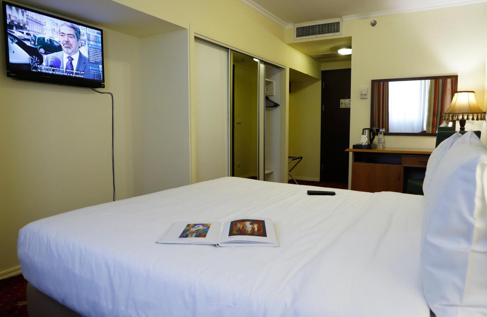Ani Plaza Hotel Yerevan Ngoại thất bức ảnh