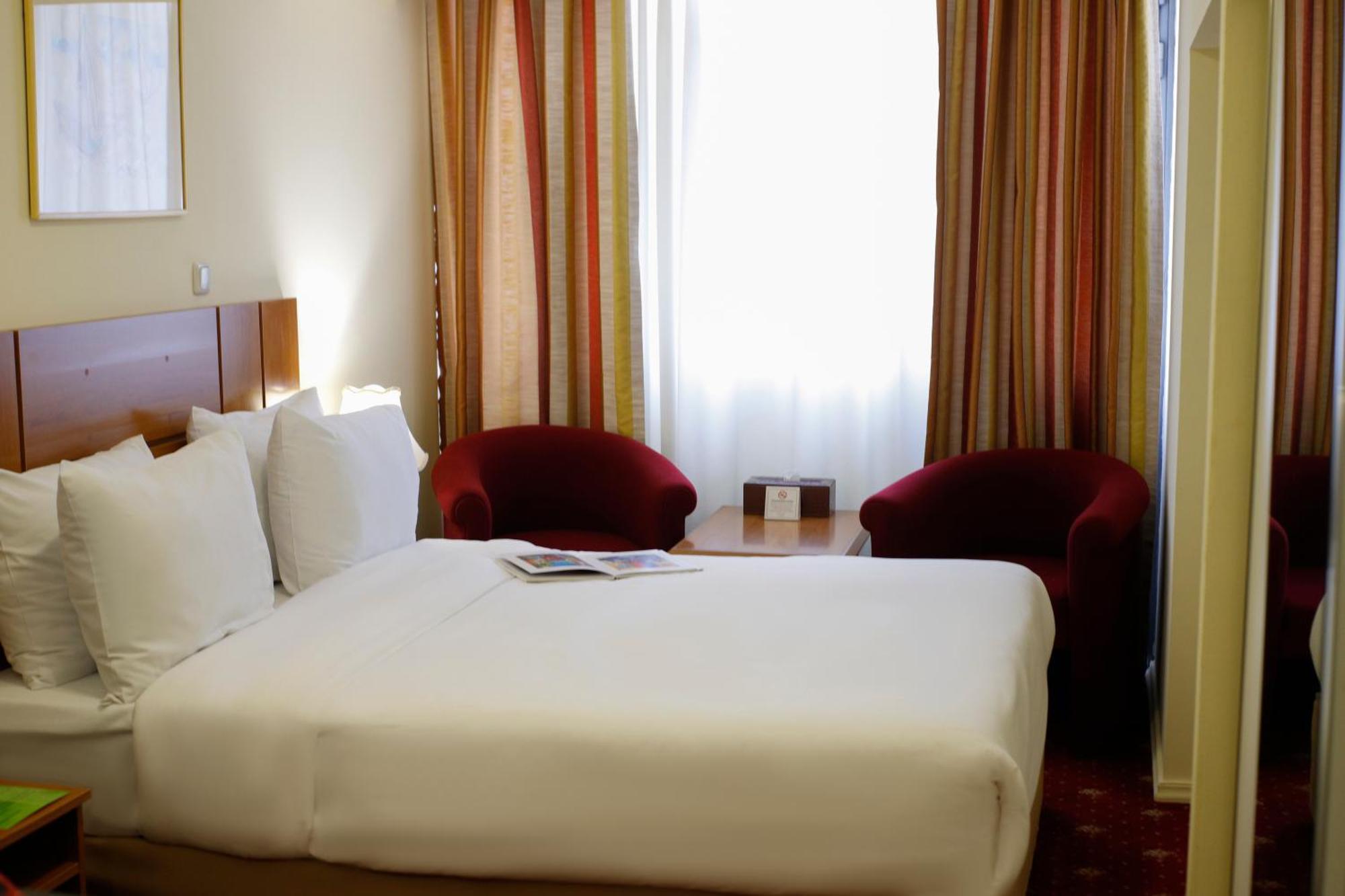 Ani Plaza Hotel Yerevan Ngoại thất bức ảnh