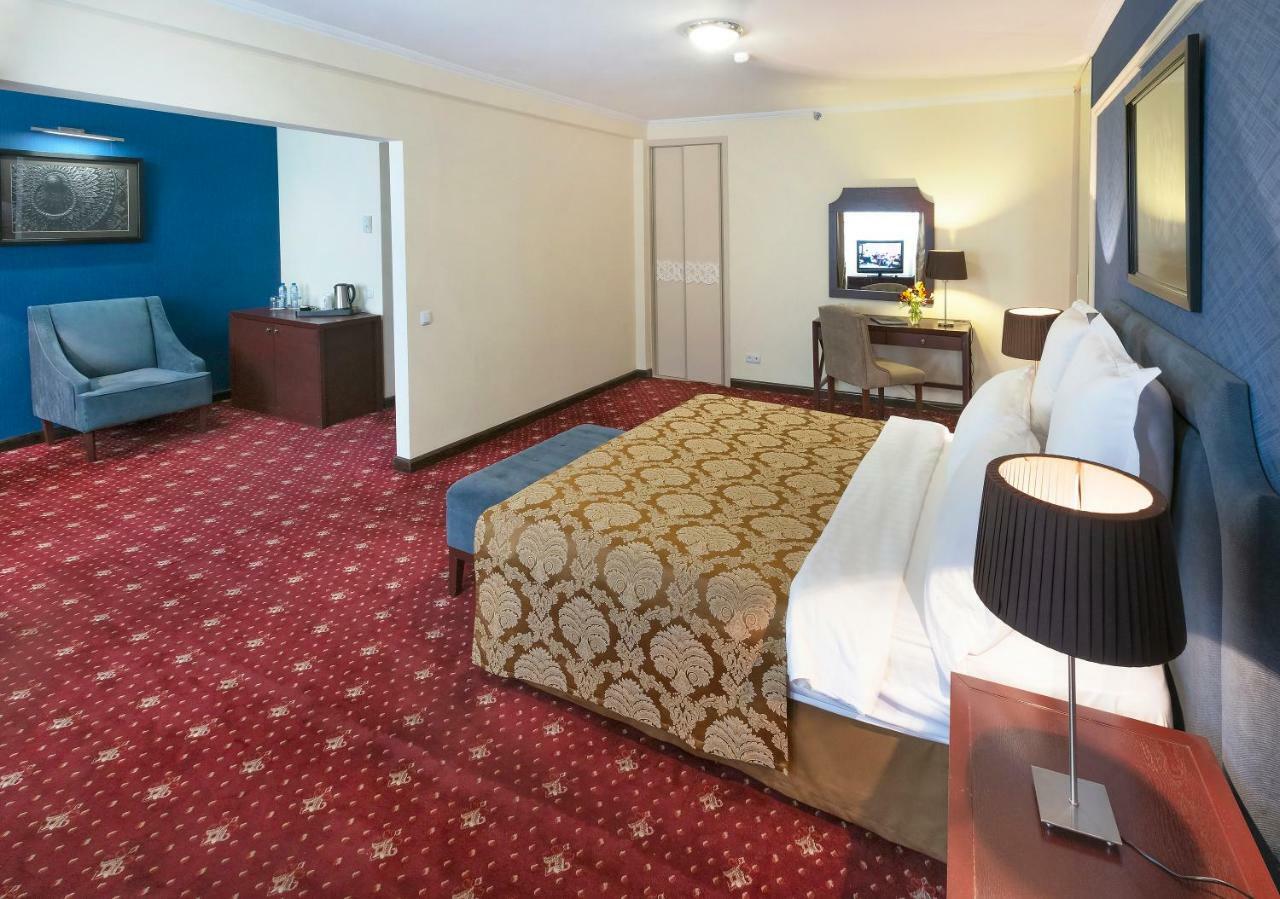 Ani Plaza Hotel Yerevan Ngoại thất bức ảnh