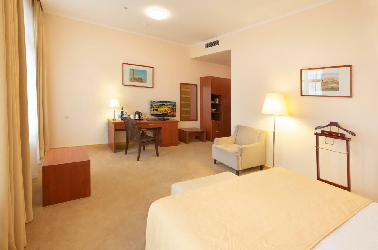 Ani Plaza Hotel Yerevan Ngoại thất bức ảnh