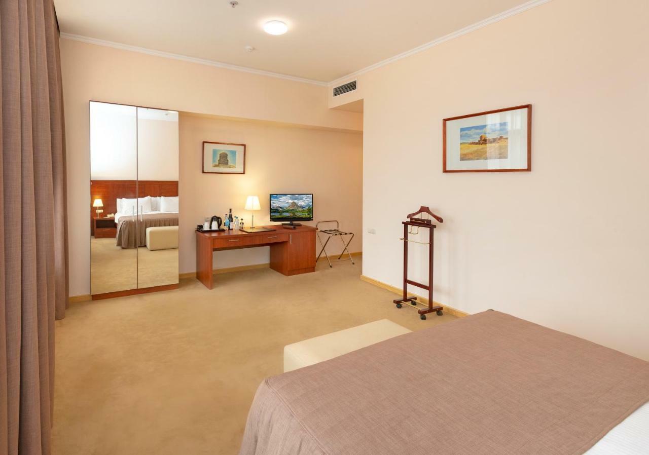 Ani Plaza Hotel Yerevan Ngoại thất bức ảnh